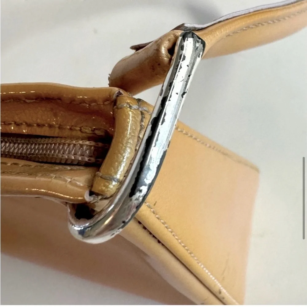 Vtg Longchamp-Classic Sophisticated Gold hued patent leather classic handbag - Picture 11 of 13